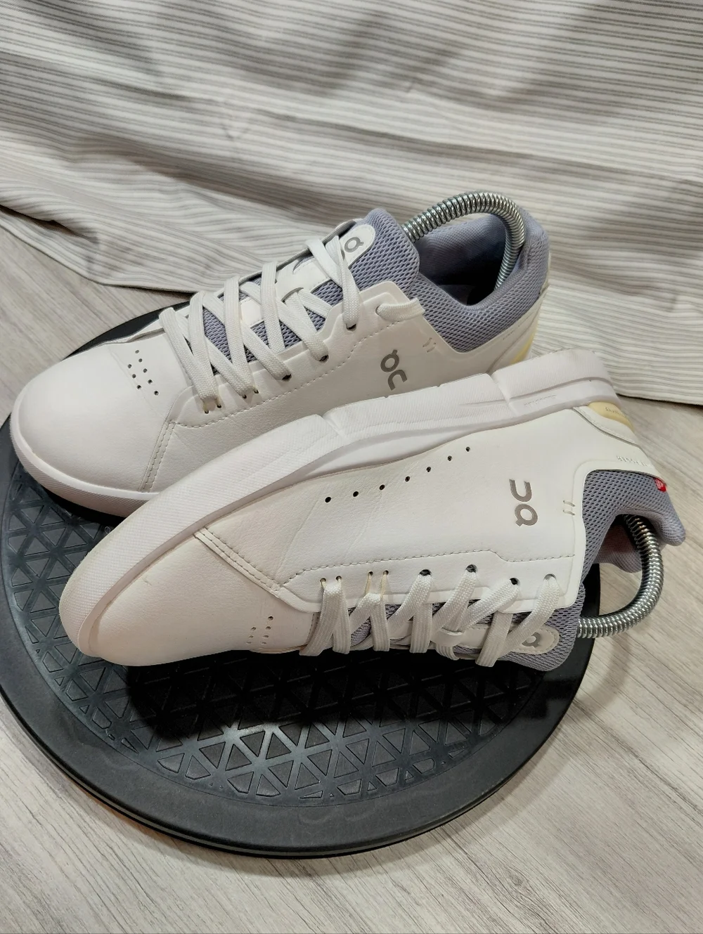 On Rrunning Womens Roger Advantage White Leather & Soft Lilac Everyday Shoe SZ 8 - Picture 12 of 12